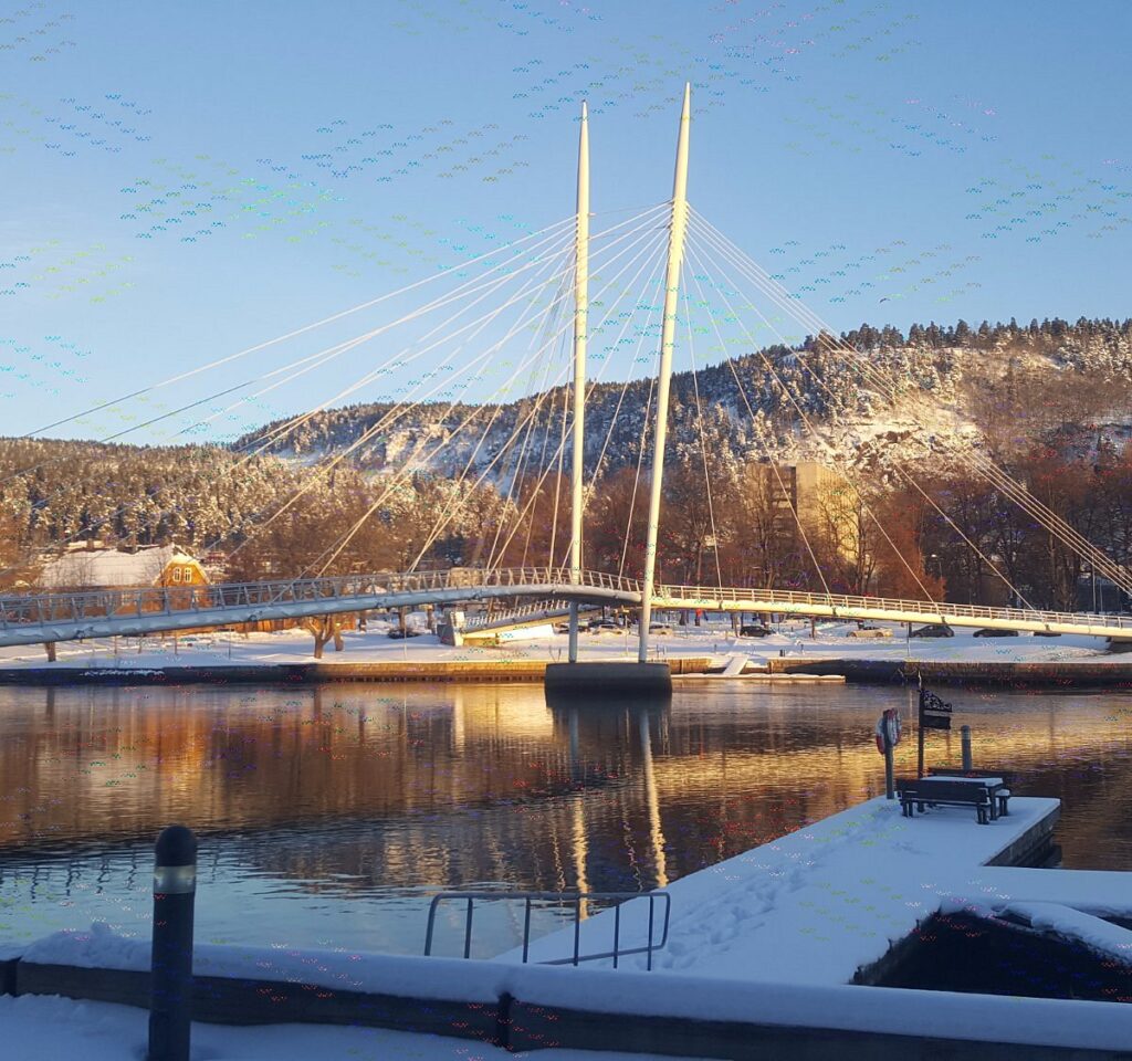 die-brucke-an-einem-sonnigen
